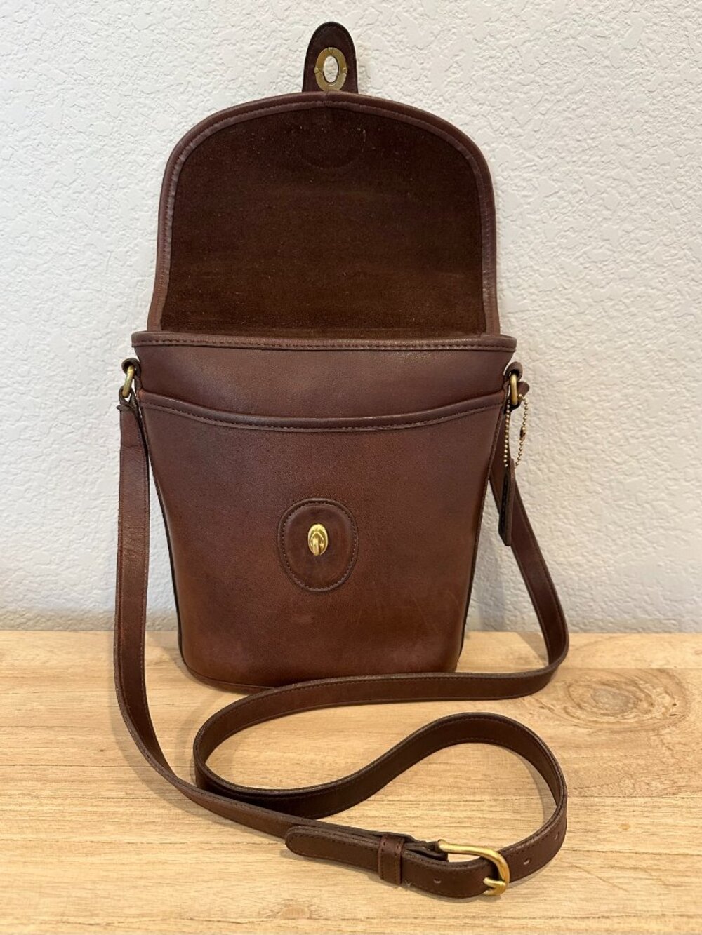 COACH Bradley Bucket Bag - Mahogany Leather - Crossbody - USA pre-1994 - Picture 6 of 9